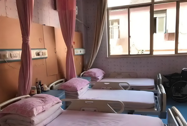 不会唱歌却开演唱会，58岁的郑伊健消费情怀？